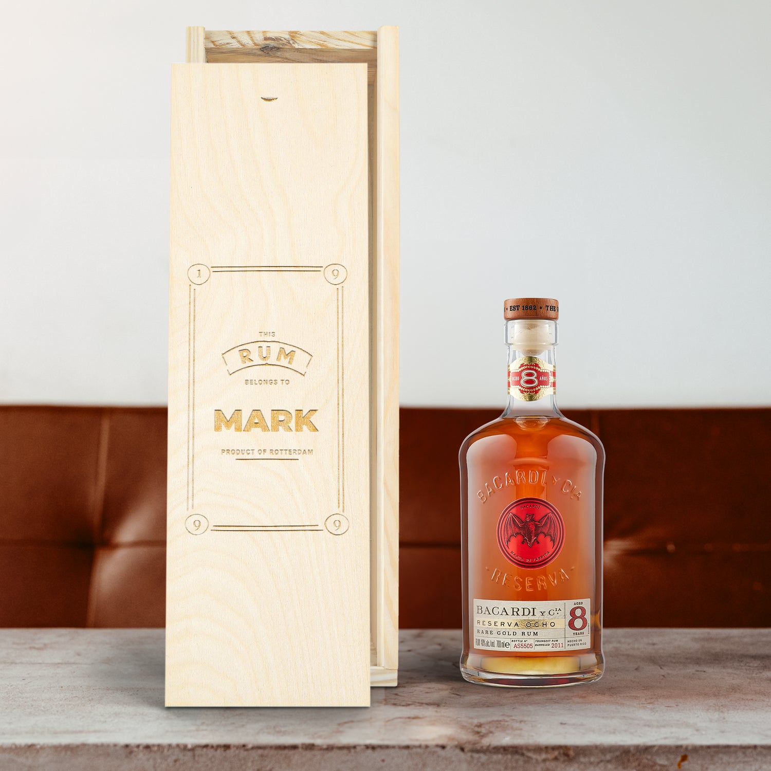 Rum in gegraveerde kist - Bacardi Reserva Ocho