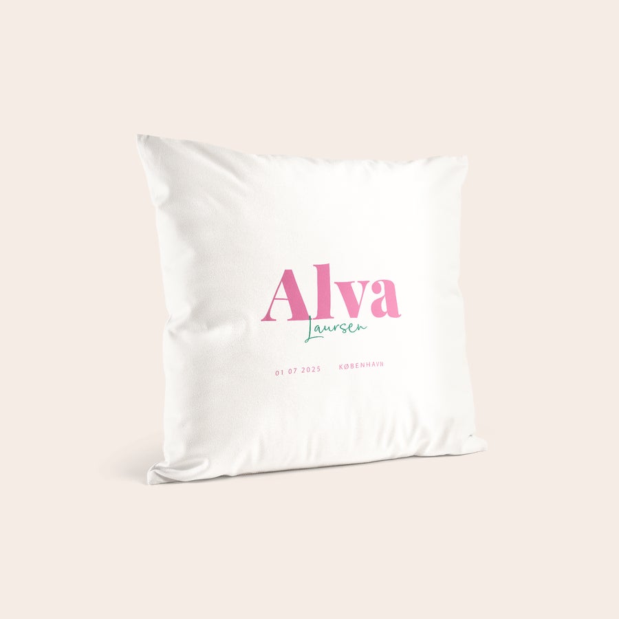 Puder til børneværelse - Hvid Hvid pude til børneværelset, trykt med navnet "Alva Laursen", dato og sted