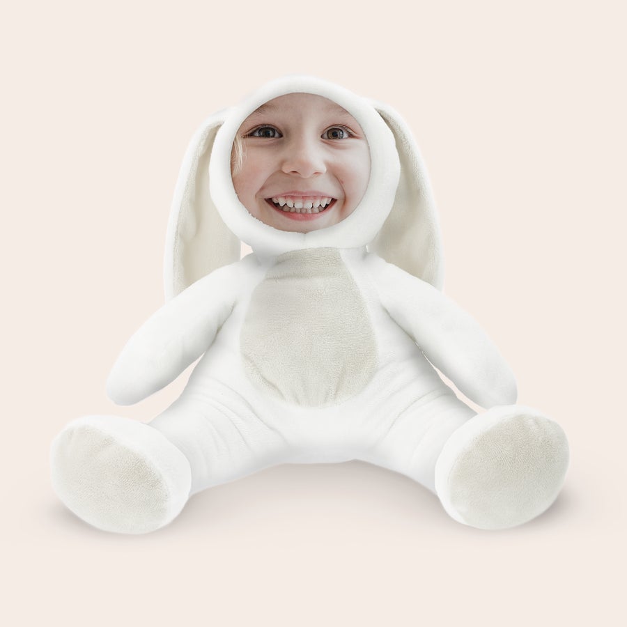 Peluche avec photo visage - ItsieMe ItsieMe doudou lapin blanc avec la photo d'un enfant souriant imprimée sur la tête, un cadeau personnalisé doux