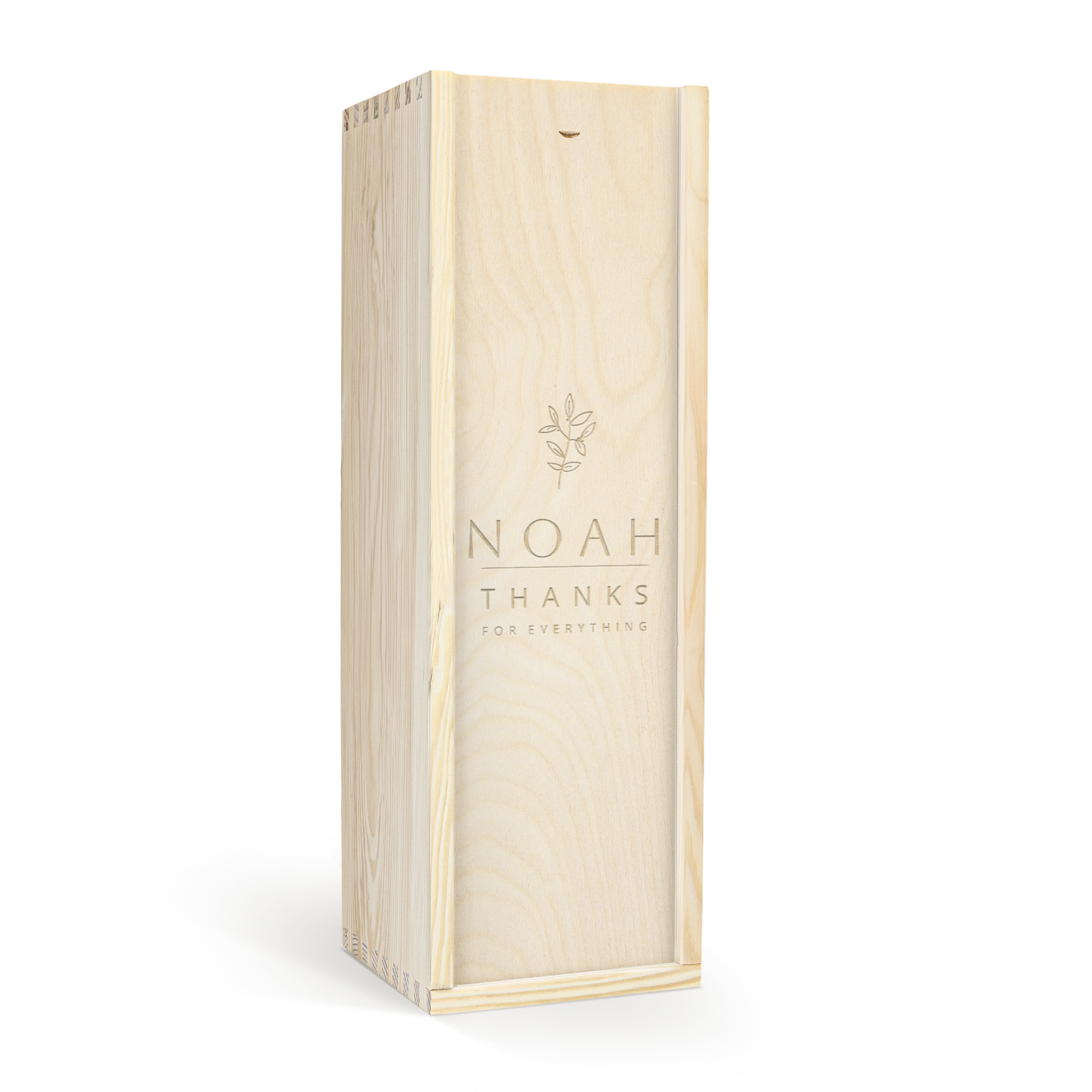 Caja de madera con botella de Amaretto Disaronno, grabada con el texto Noah Thanks for Everything y un diseño de hojas.