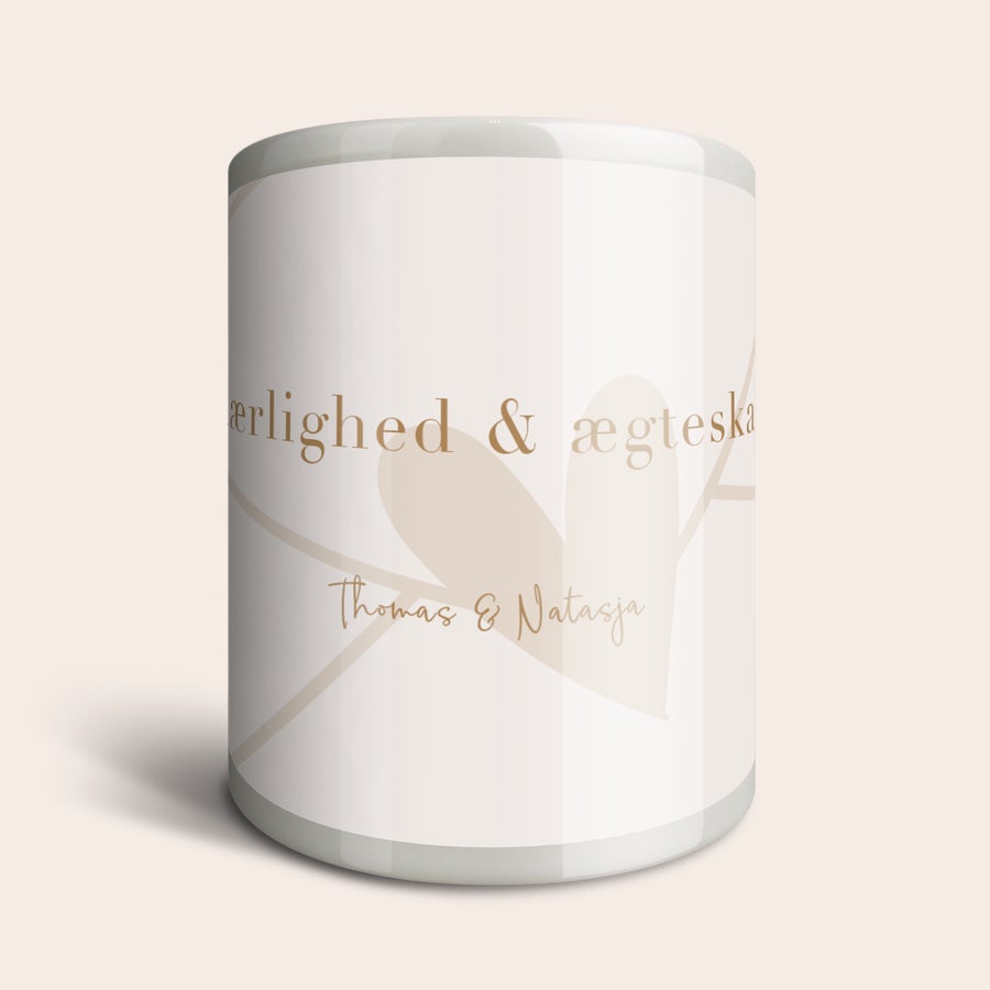 Personlig pengekasse Hvid personlig pengekasse med teksten kærlighed og ægteskab samt navnene Thomas & Natasja trykt på den.