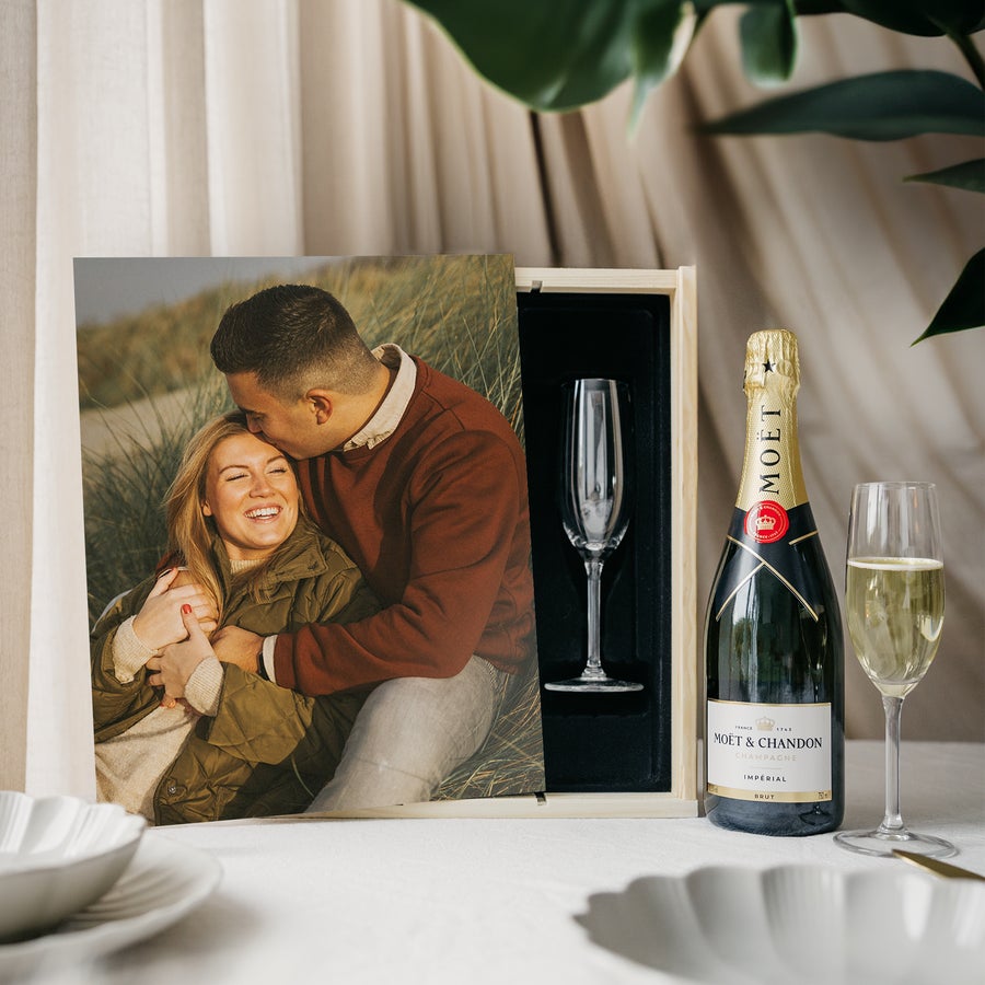 Personliga Moët & Chandon champagneset med glas