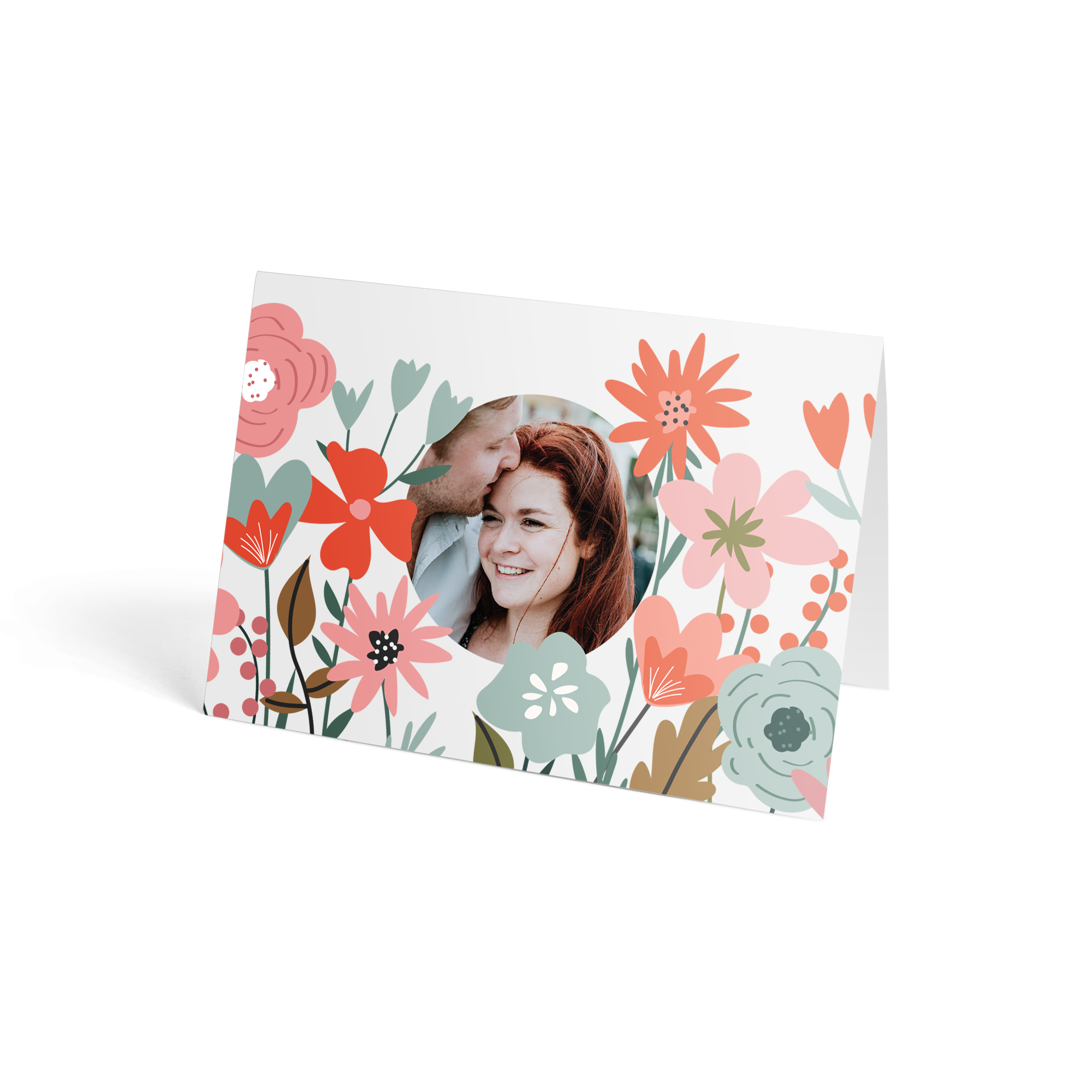 Gepersonaliseerde fotokaart met bloemenrand, bedrukt met een foto van een stel, te versturen met brievenbusbloemen