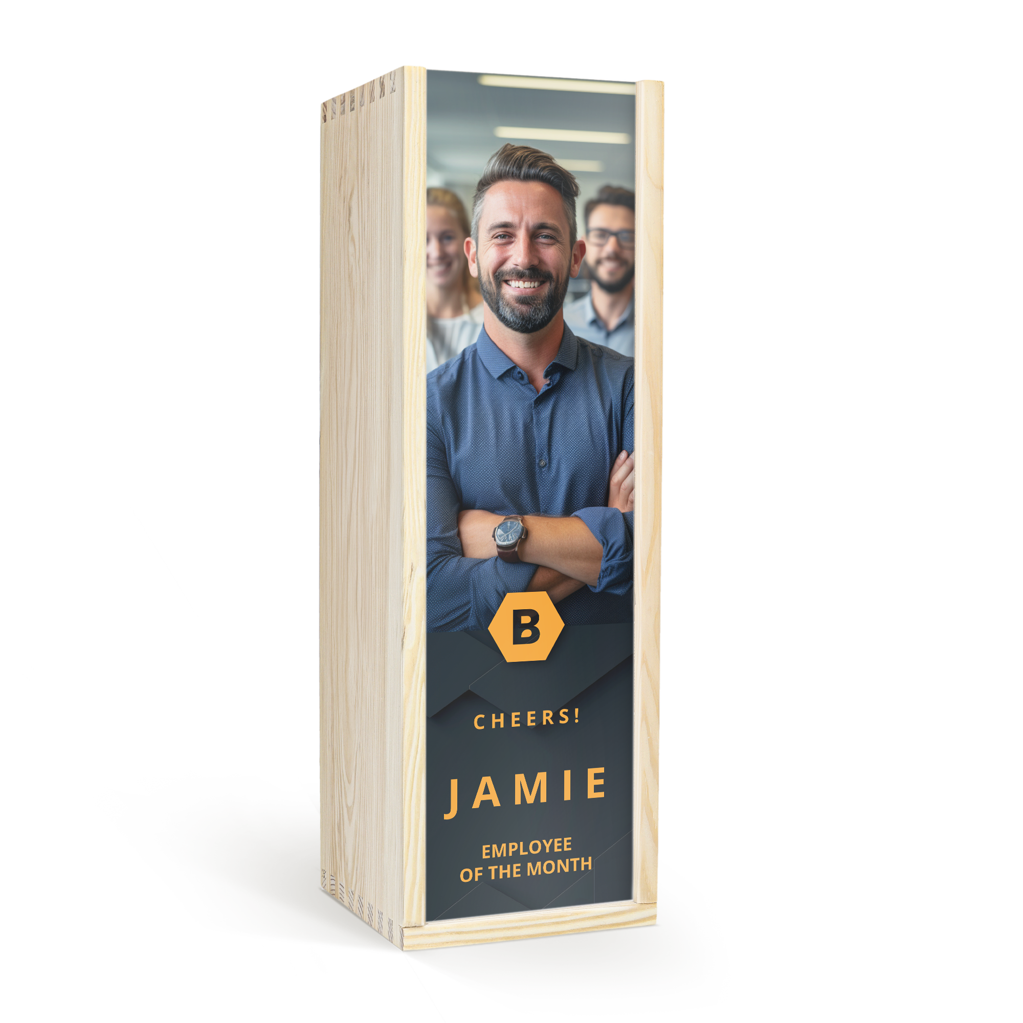 Személyre szabott fa tok, fotóval és "Cheers Jamie Employee of the Month" felirattal nyomtatva