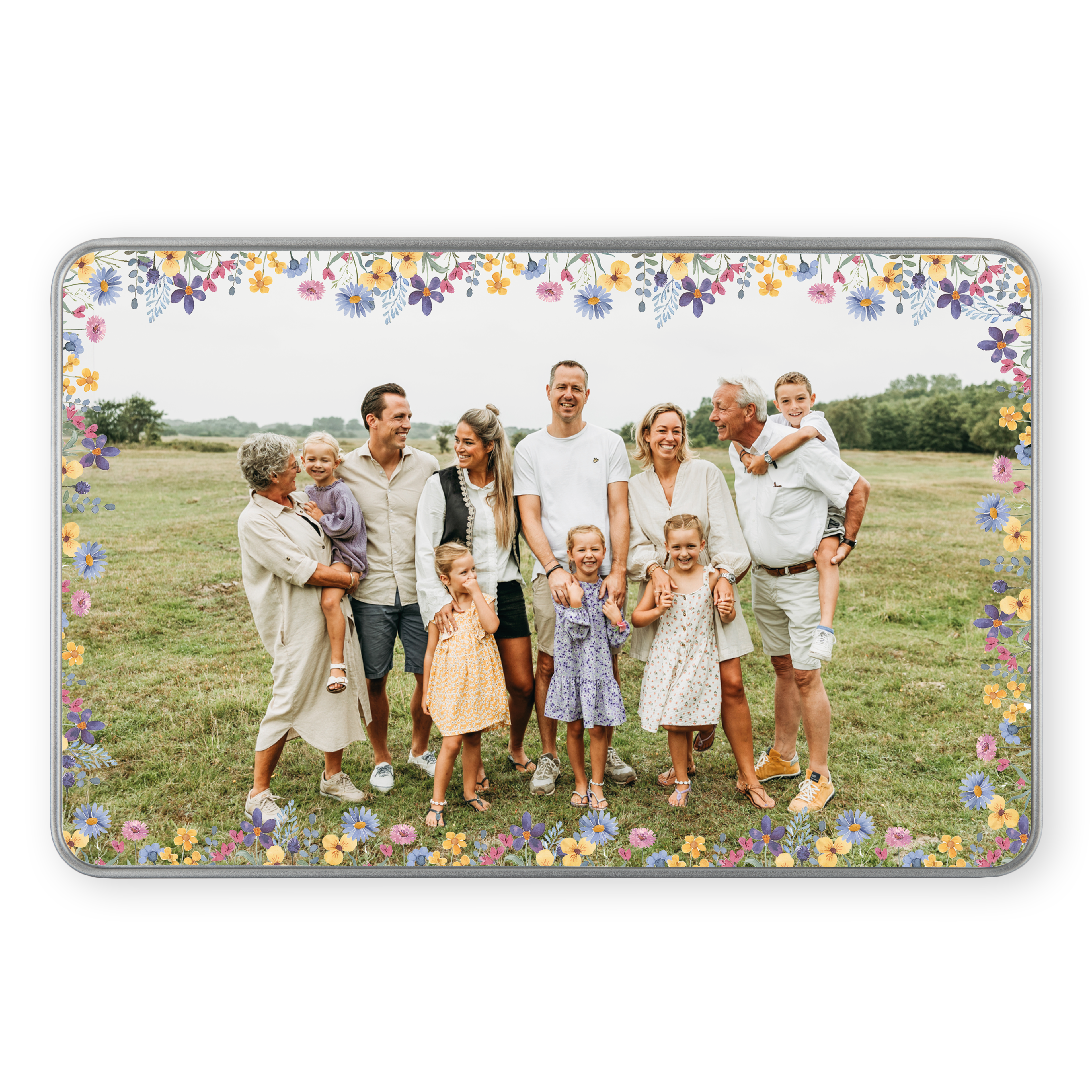 Personlig gavedåse med et trykt familiefoto og blomsterkant, en sød overraskelse til dem du holder af