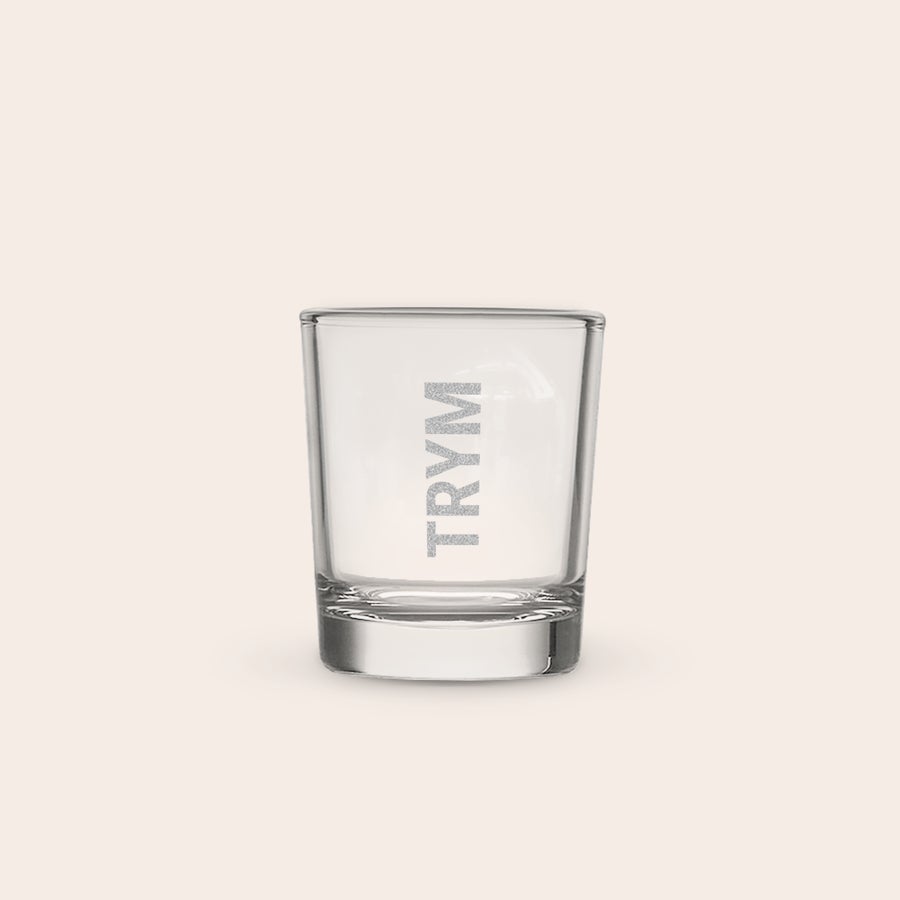 Shotglass Gravert shotglass med navnet Trym i stor skrift.