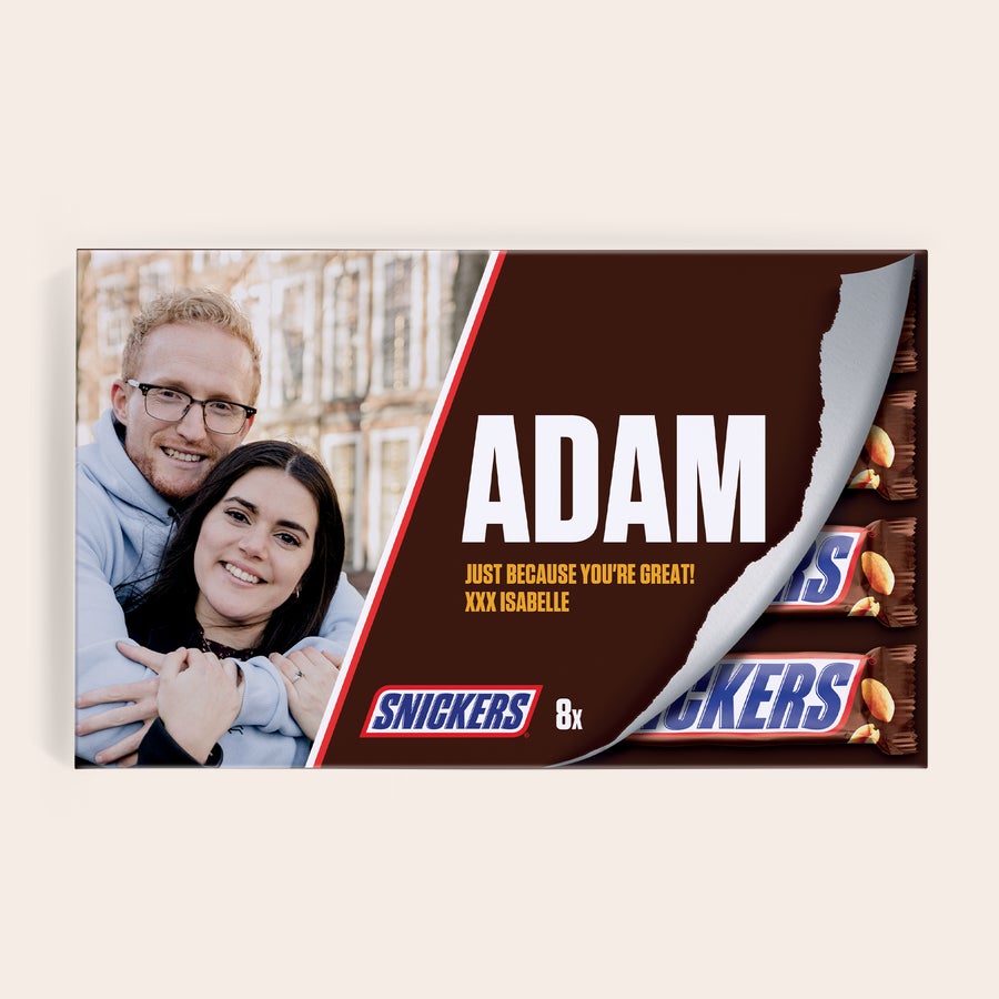 Caja regalo Snickers personalizada Caja regalo Snickers personalizada con foto de pareja, nombre ADAM y mensaje "Just because you're great! XXX Isabelle".