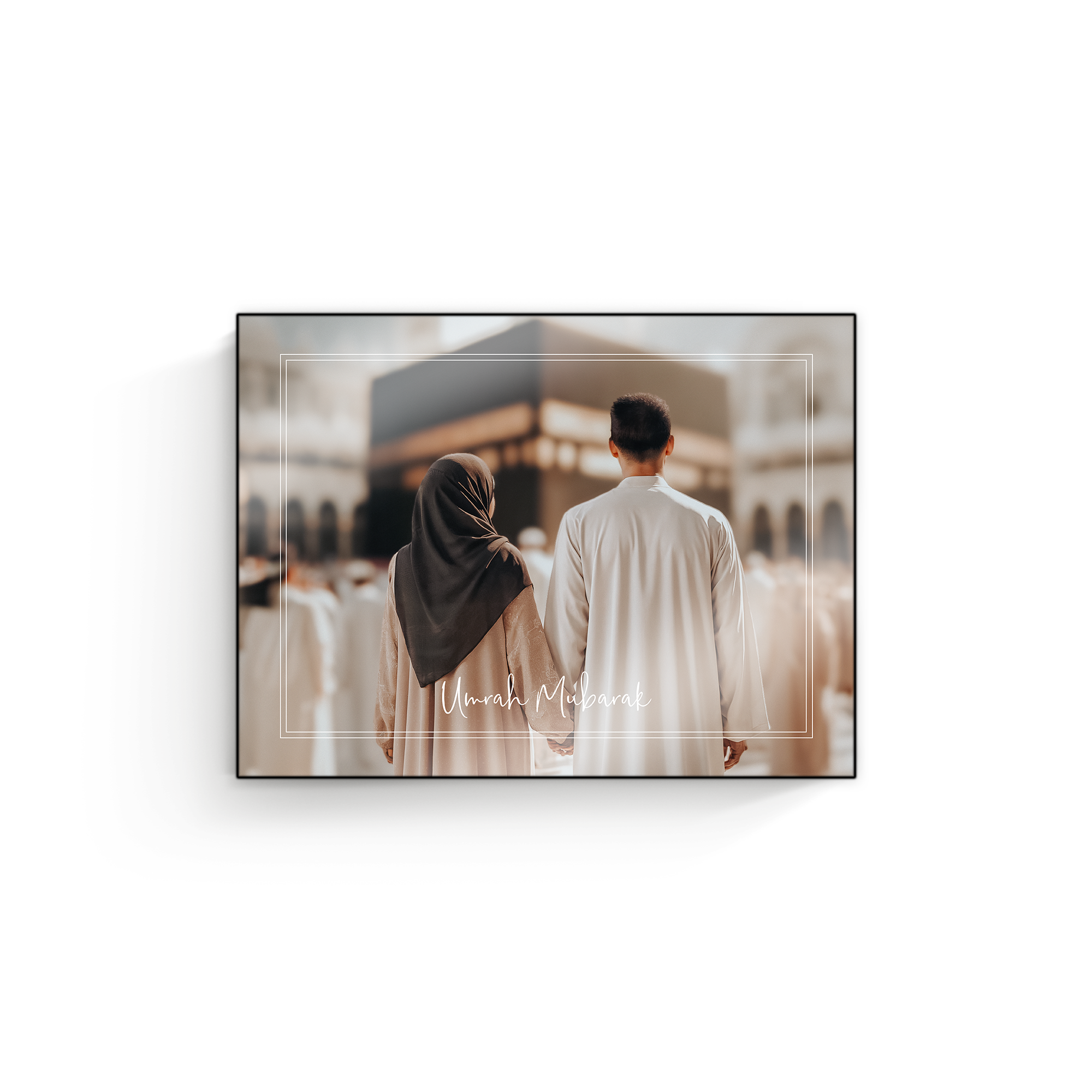 Panel fotográfico de madera ChromaLuxe personalizado con imagen de pareja y el texto "Umrah Mubarak".