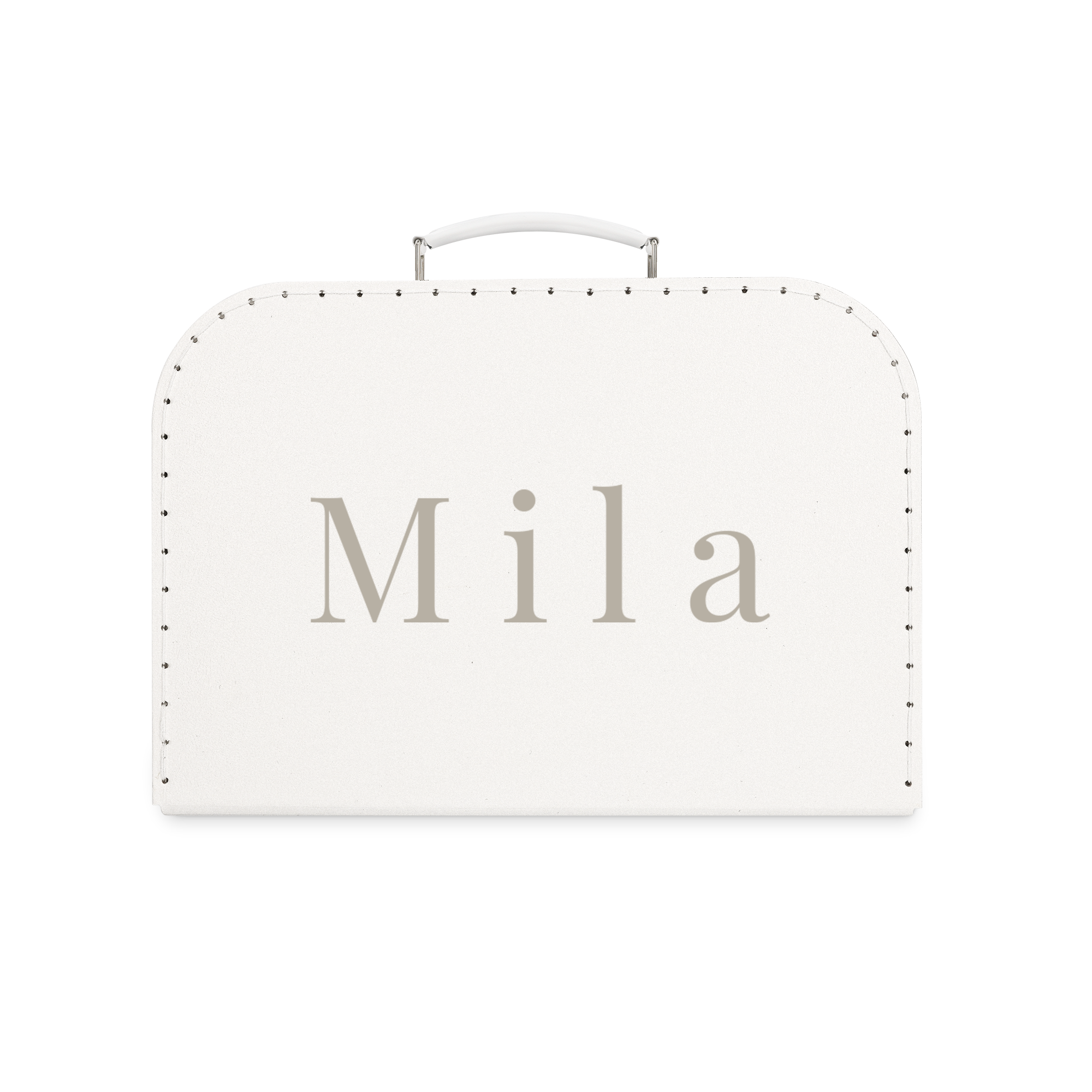 Witte kinderkoffer, bedrukt met naam 'Mila' in grijs, om mooiste spulletjes mee te nemen.