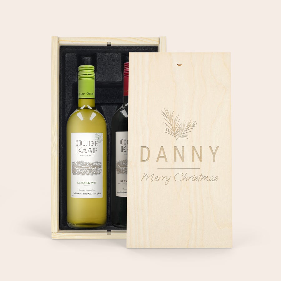 Pack de vinos de regalo - Oude Kaap Paquete de vino Oude Kaap con una botella de vino blanco y otra de tinto en caja de madera grabada con "DANNY Merry Christmas".