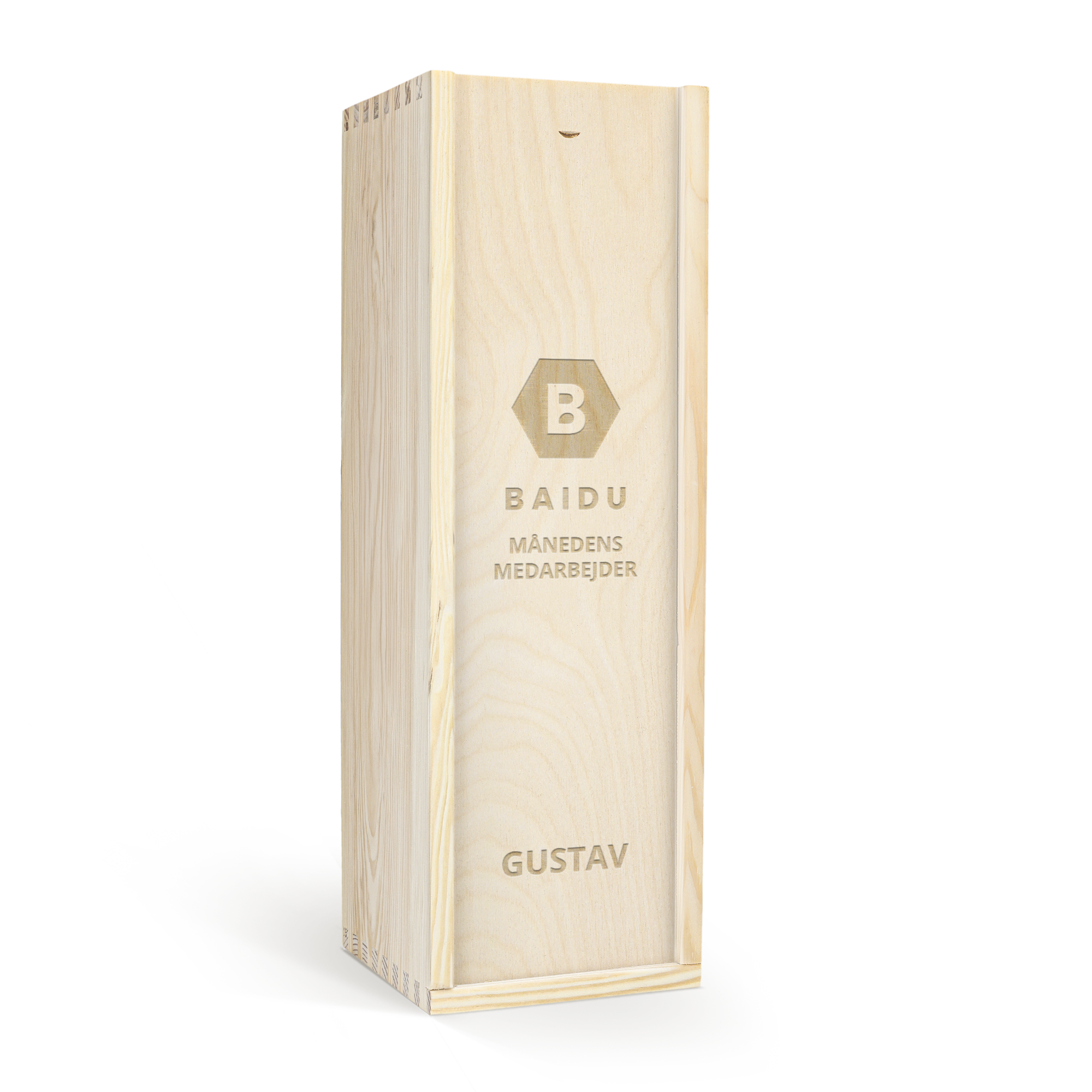 Trææske med Balvenie whisky indgraveret med teksten "BAIDU MÅNEDENS MEDARBEJDER GUSTAV"