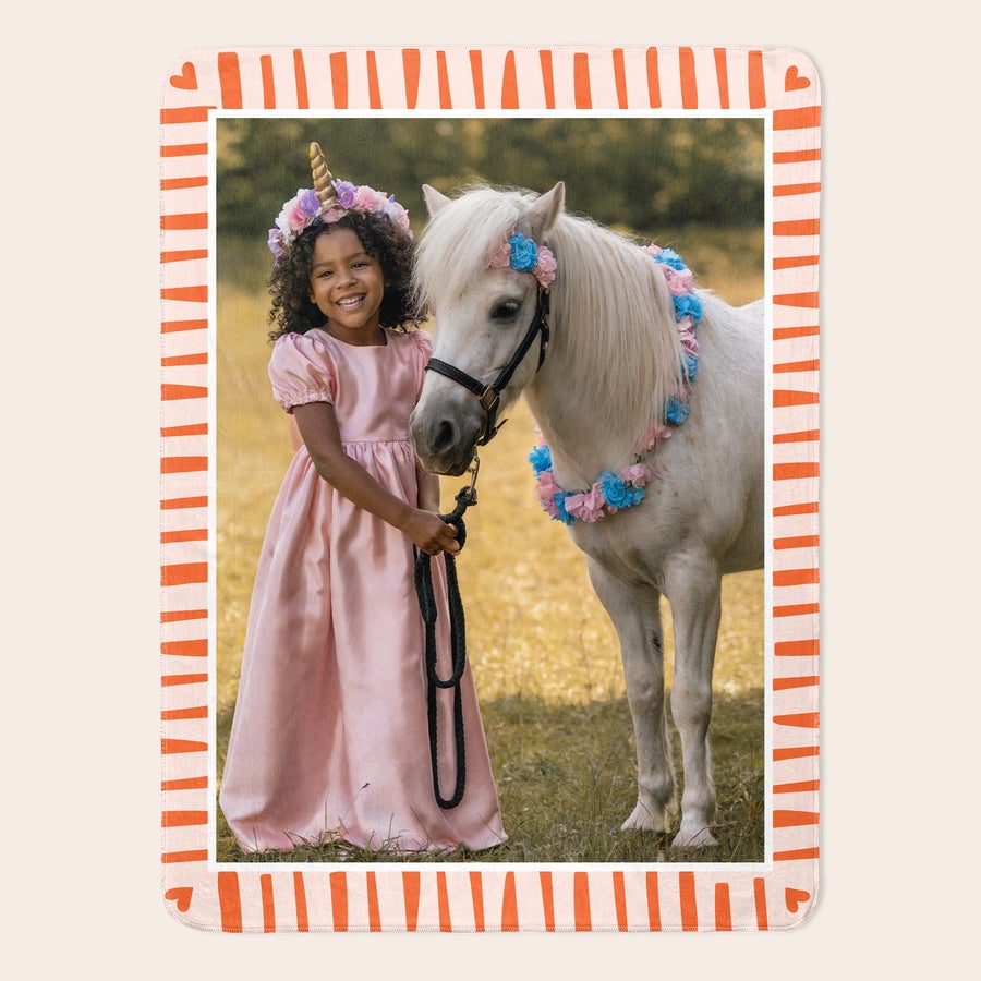 Velo cobertor de foto Cobertor de lã impresso com foto de menina e pônei. Seu sofá será super aconchegante com uma foto impressa cobertor de lã personalizado.