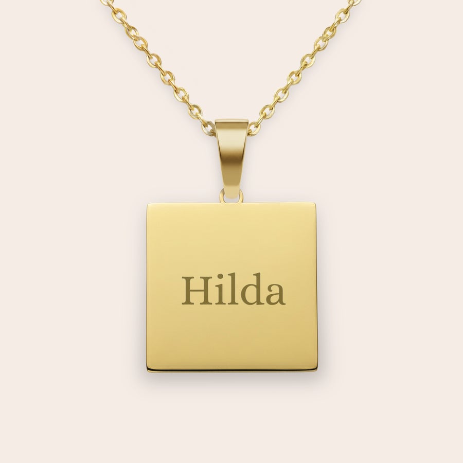 Halsband med fyrkantigt hänge Halsband med fyrkantigt hänge