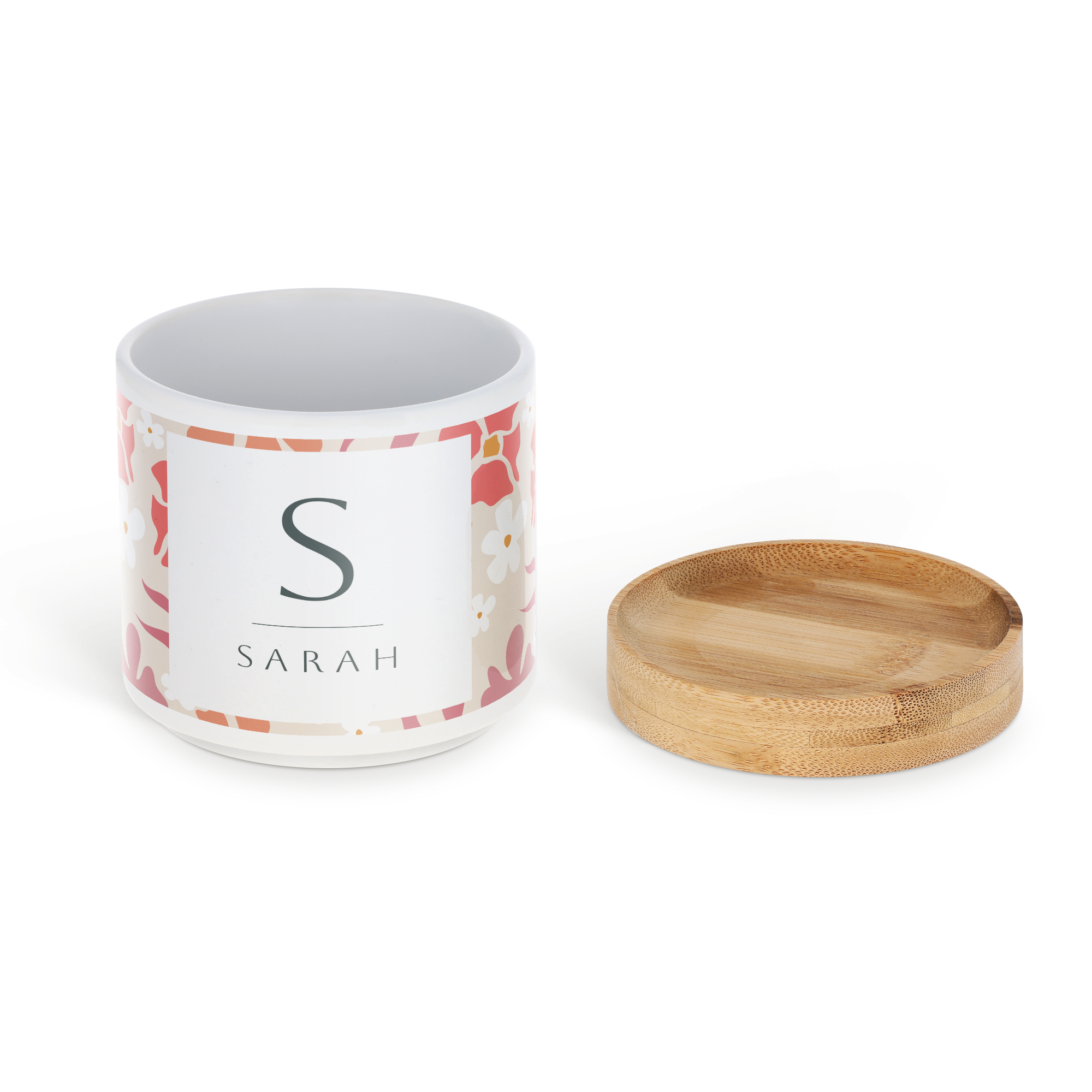 Pot de fleurs personnalisé imprimé avec motif floral et le prénom Sarah pour une touche de verdure.