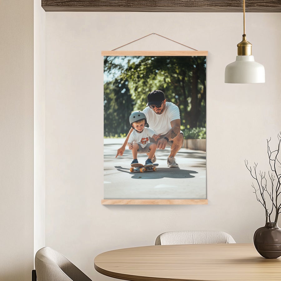 Poster  Personalizzato con Cornice da Appendere Poster da parete personalizzato con foto di padre e figlio che fanno skateboard stampata su carta con finitura satinata e cornice in legno
