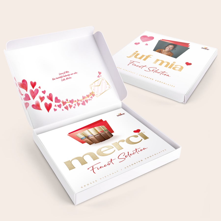 merci doos personaliseren - 250 gram Witte Merci doos personaliseren 250 gram met foto van mevrouw Mia en afscheidsboodschap met hartjes