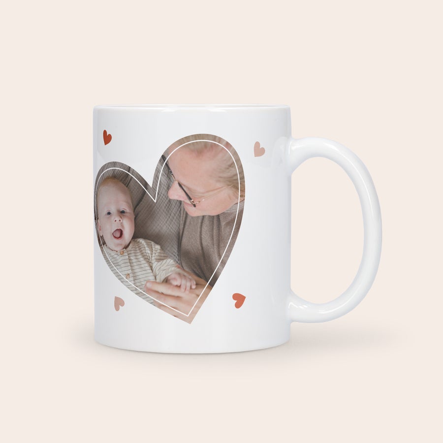 Kubek ze zdjęciem - Dzień Mamy Biały ceramiczny kubek dla Mamy ze zdjęciem niemowlaka i starszej osoby, oraz serduszkami, nadrukowany z personalizacją.