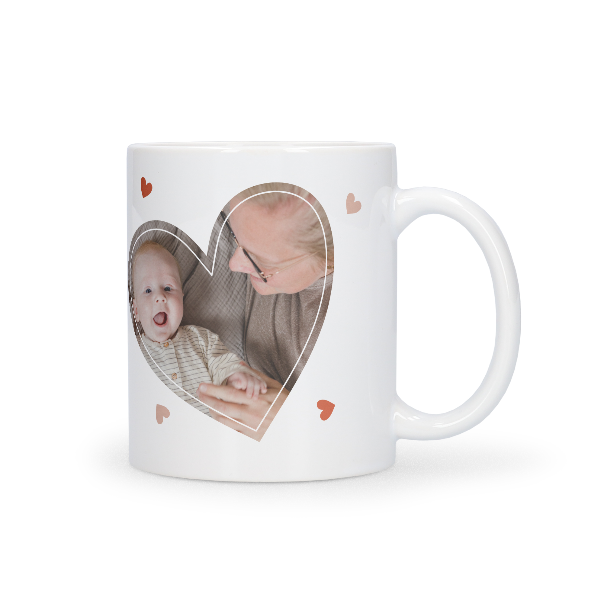 Tazza personalizzata con stampa fotografica di mamma e bambino all'interno di un cuore decorata con cuori e colori tenui.