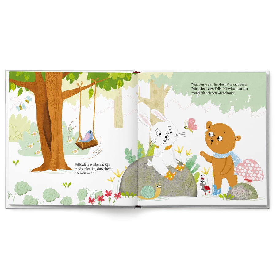 Konijn heeft een wiebeltand personaliseren Geillustreerd prentenboek over het wisselen van een eerste tand, met kind als hoofdrolspeler en gepersonaliseerde tekst.