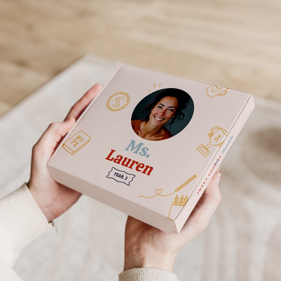 Milka Pralines Lærer Personlig Milka-gaveboks til lærere, trykt med et bilde og navn "Ms. Lauren, Year 3"