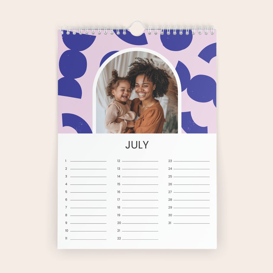 Calendario de cumpleaños Calendario de cumpleaños con foto personalizada, impreso con una madre y su hija sonriendo.