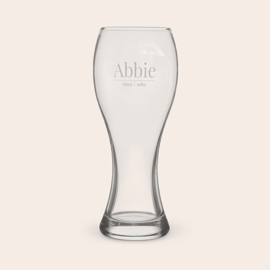 Bicchiere da Birra Weiss Bicchiere da birra da 68 cl inciso con il nome Abbie e la data since 1989 Gusta la tua birra preferita in un bicchiere che ti rappresenti