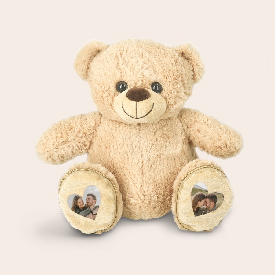 Személyre szabott mackó Személyre szabott mackó lábzsebekkel, szív alakú fotókkal nyomtatva