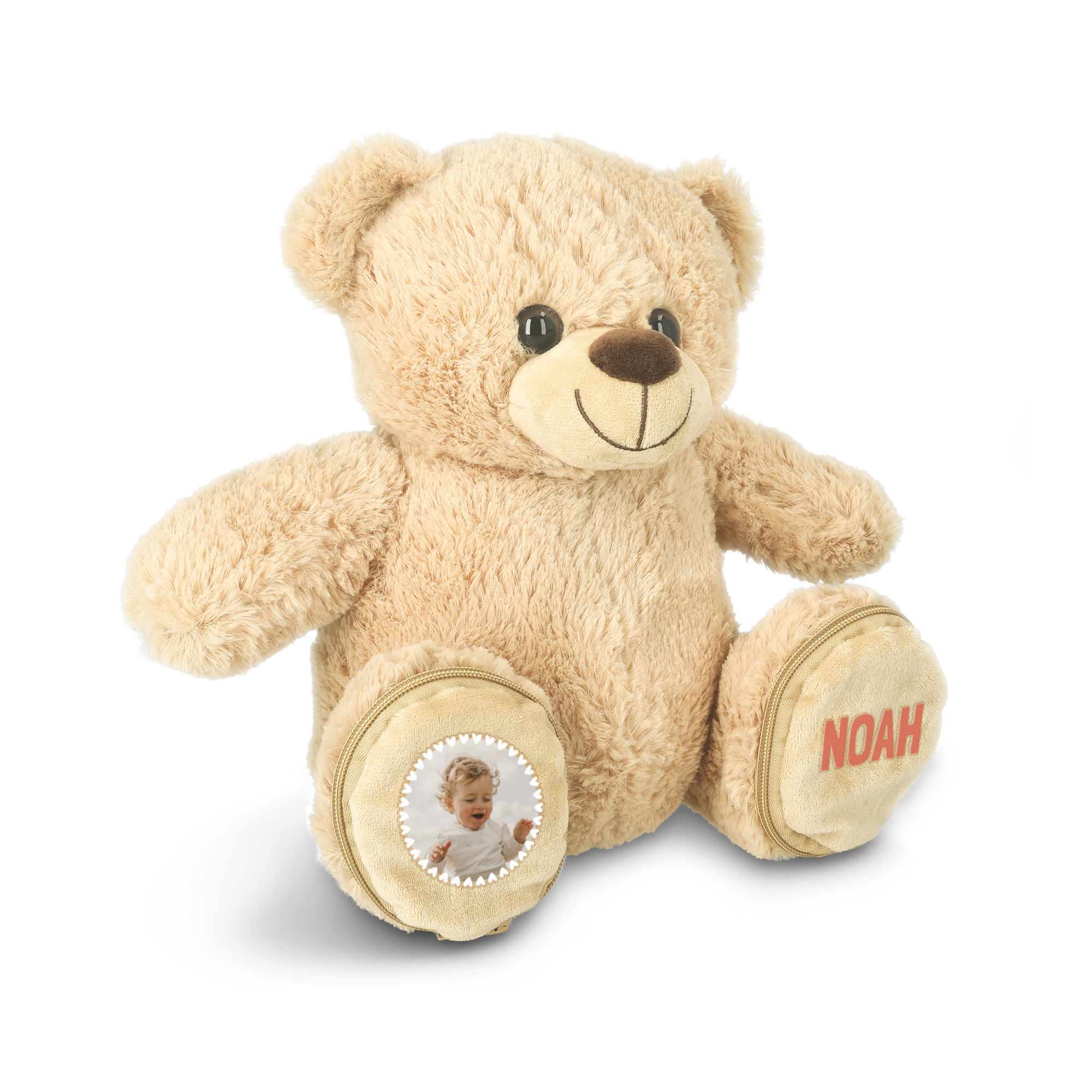Ursuleț de pluș personalizat, crem, cu un buzunar brodat cu poza unui bebeluș zâmbitor și celălalt cu textul imprimat NOAH.