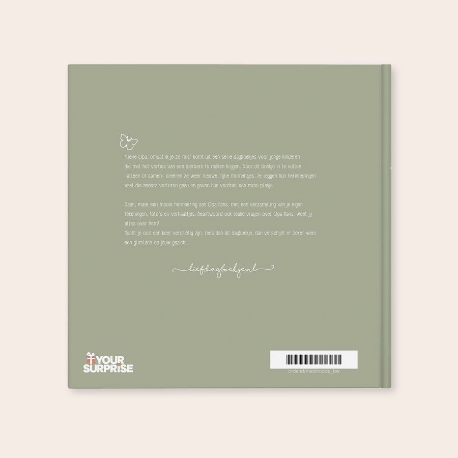 Boek "Lieve Opa, omdat ik je zo mis" met naam Gepersonaliseerd boek - Lieve Opa, omdat ik je zo mis - Hardcover, een dagboek met witte tekst en vlinder op de groene kaft, te personaliseren met eigen herinneringen.