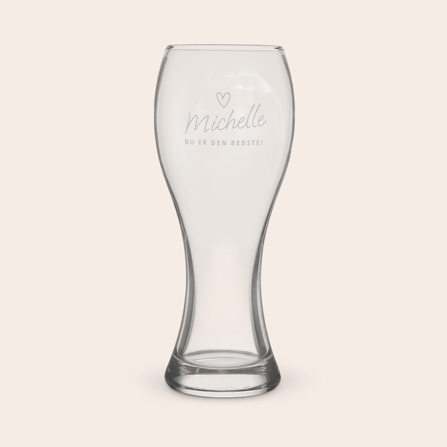 Ølglas - Pilsner Personligt ølglas i pilsnerdesign med en hjerte- og tekstgravering af navn Michelle og teksten DU ER DEN BEDSTE