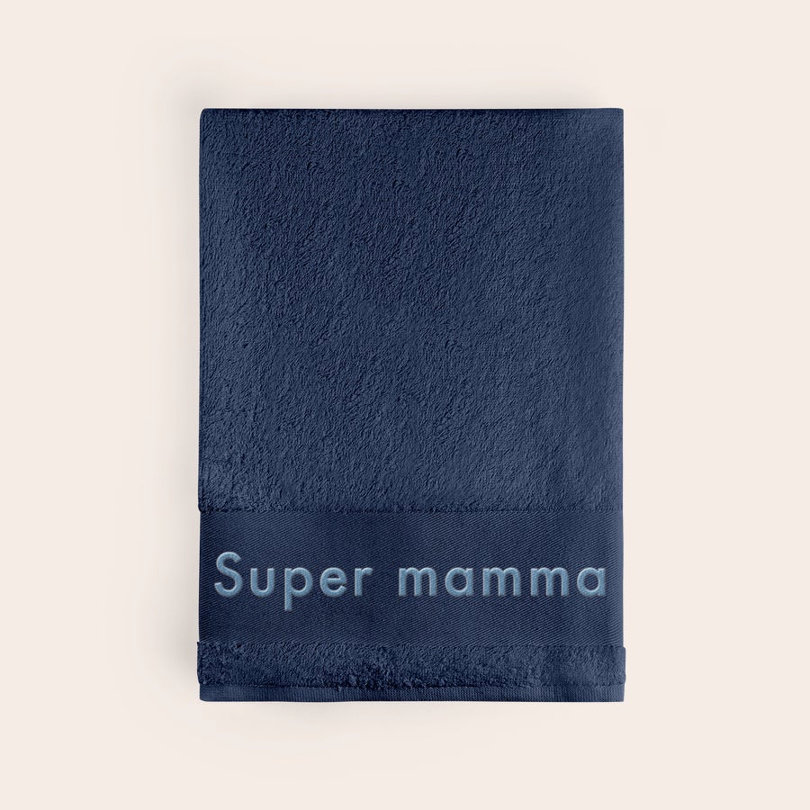 Badhandduk med text Marinblå personligt anpassad badhandduk i bomull broderad med texten Super mamma