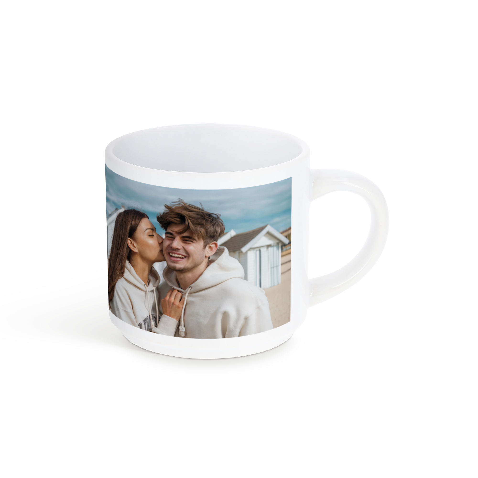 Caneca fotográfica empilhável branca com foto impressa de casal sorrindo, perfeita para capturar seus momentos.