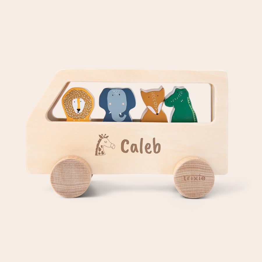 Autobuz personalizat pentru animale din lemn - Trixie Autobuz pentru animale din lemn, personalizat cu numele Caleb gravat si girafe, avand forme de leu, elefant, vulpe, crocodil