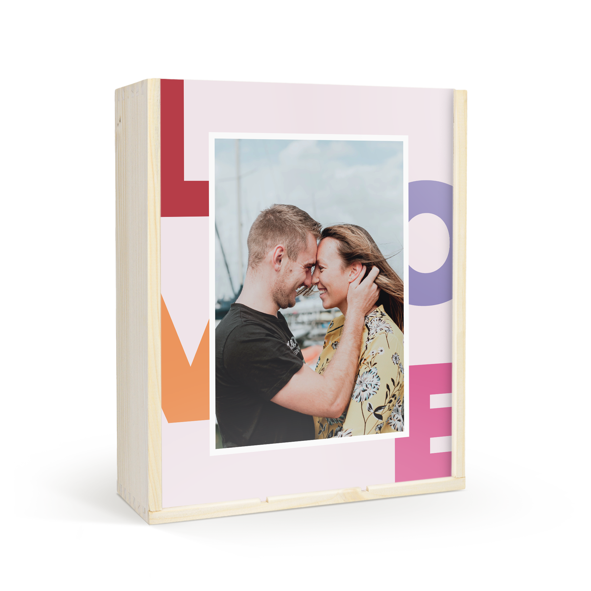 Caja de madera para vinos Oude Kaap personalizada con foto de pareja, impresa a todo color con el diseño "Love".