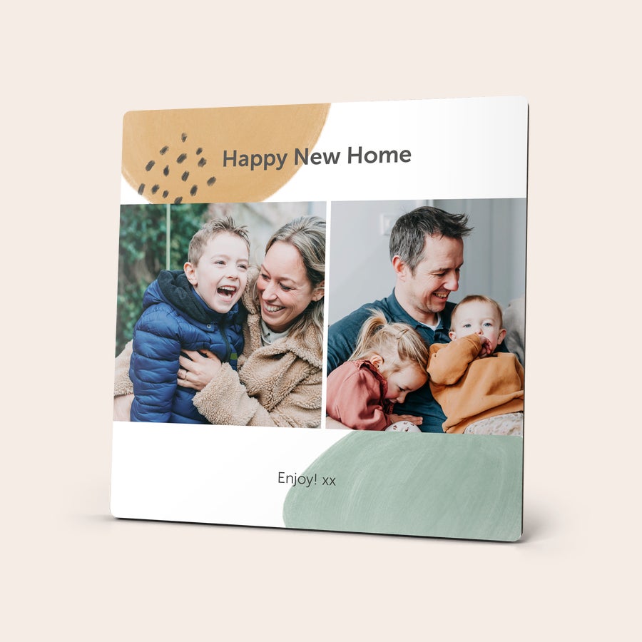 Foto na sololisku - 15 x 15 cm Fotopanel so stojanom s potlačenou rodinnou fotografiou a nápisom Happy New Home a Enjoy! xx pre váš najlepší obraz.