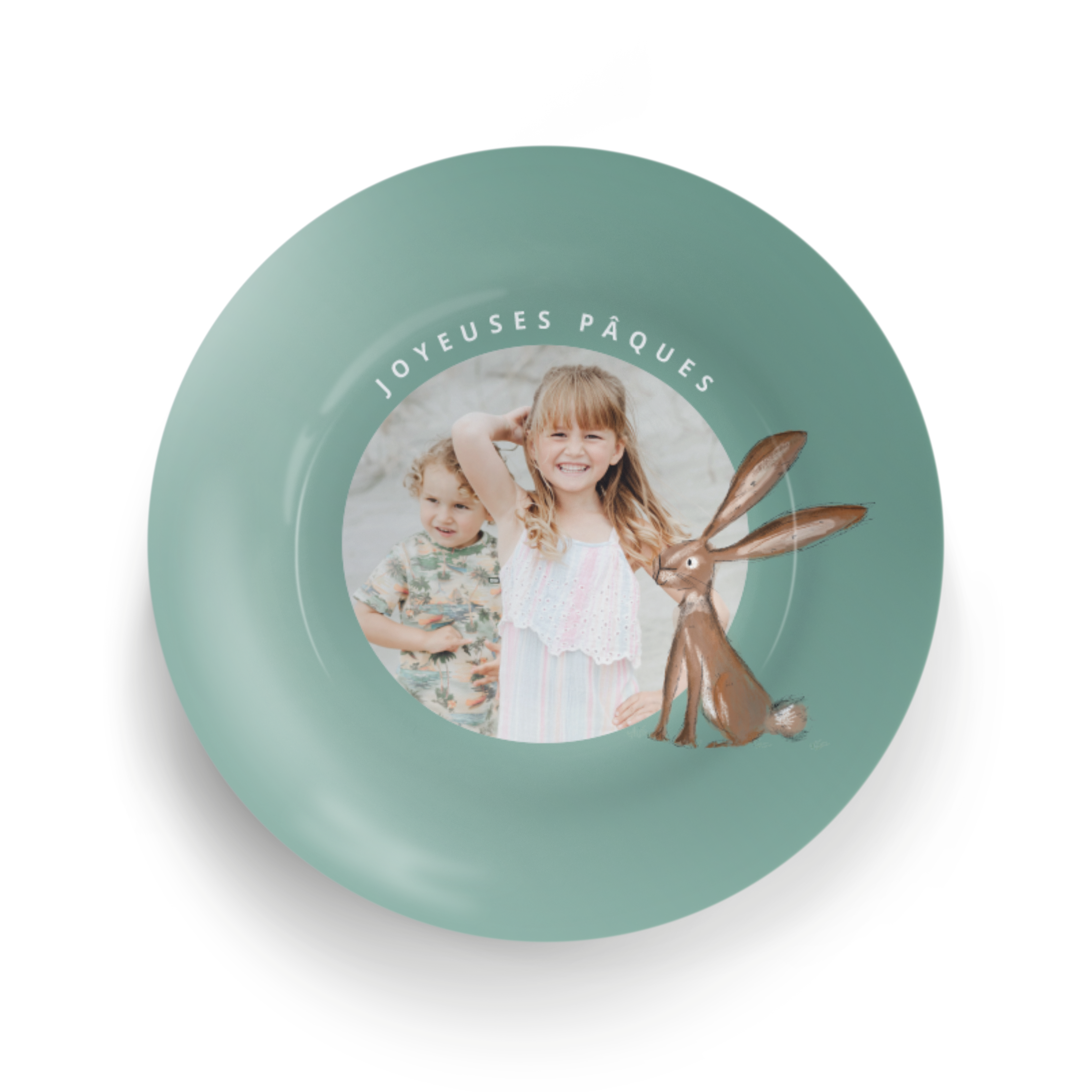 Assiette de Pâques personnalisée avec photo et lapin, portant l'inscription Joyeuses Pâques imprimée.