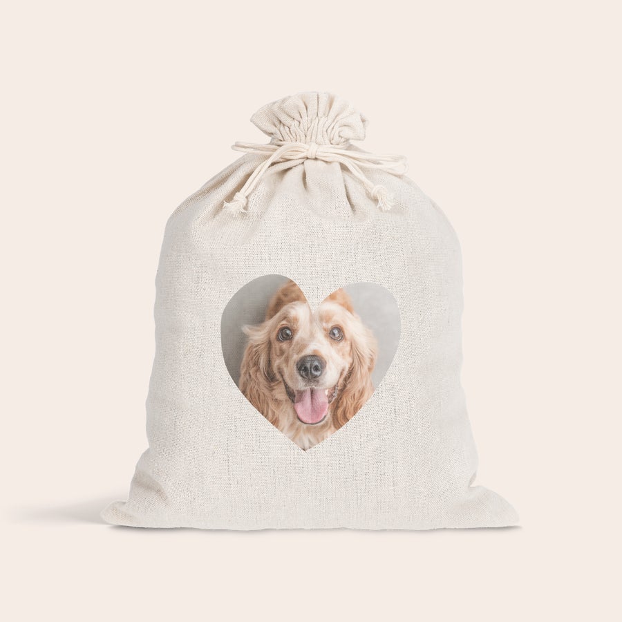 Geschenkbeutel Personalisierter Geschenkbeutel aus Baumwolle und Leinen, bedruckt mit einem Herzfoto eines Hundes.