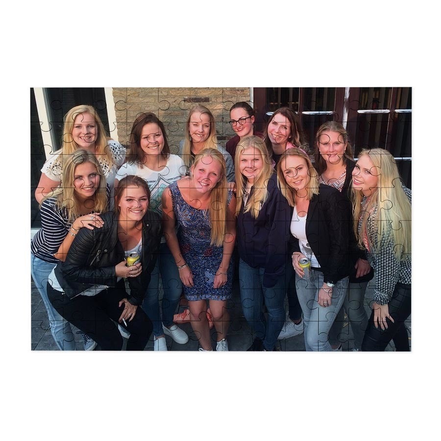 Piccolo puzzle personalizzato con una foto di gruppo di ragazze sorridenti, un regalo per compleanno o occasione speciale