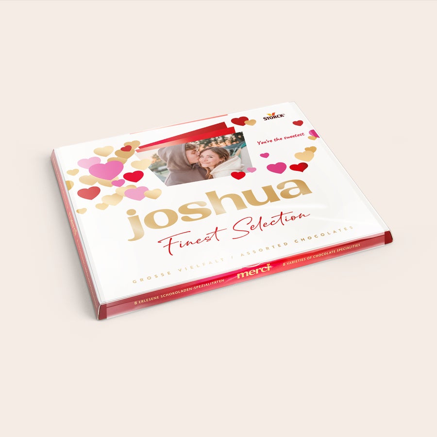 Čokoláda merci Finest Selection s přáním Čokoláda Merci s personalizovanou kartou - 250 gramů se jménem Joshua a vaší vlastní fotkou, zdobená srdíčky.