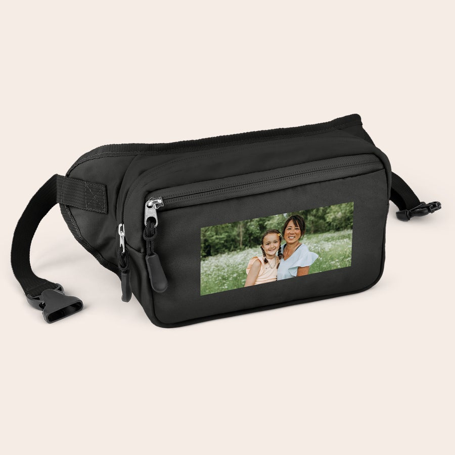 Sac banane personnalisé Sac banane noir avec photo personnalisée d'une mère et sa fille. Tout à portée de main grâce à un sac banane avec un imprimé personnalisé au choix.