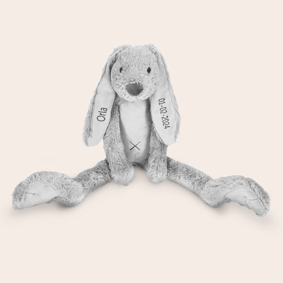 Jucarie personalizata - Happy Horse - Rabbit Richie Pluș iepurașul Richie gri, cu nume brodat Orla pe urechea stângă și data 01-02-2024 pe urechea dreaptă.
