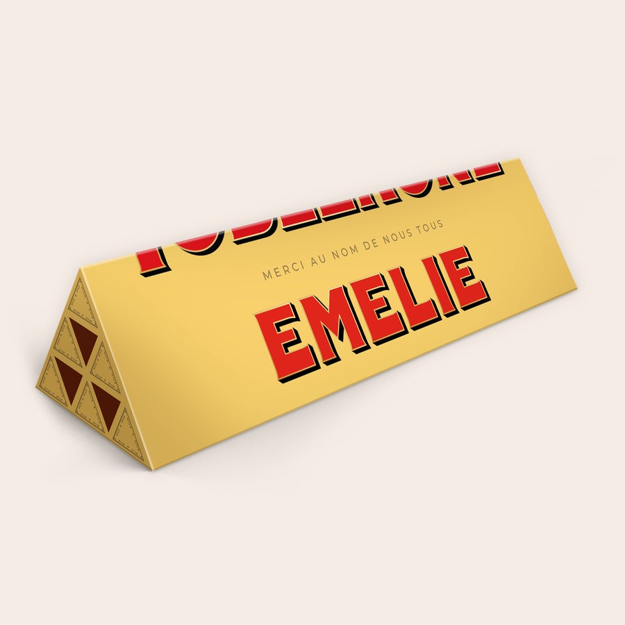 Toblerone personnalisé Toblerone personnalisé - 1800 g avec emballage imprimé du prénom Émelie et un message.