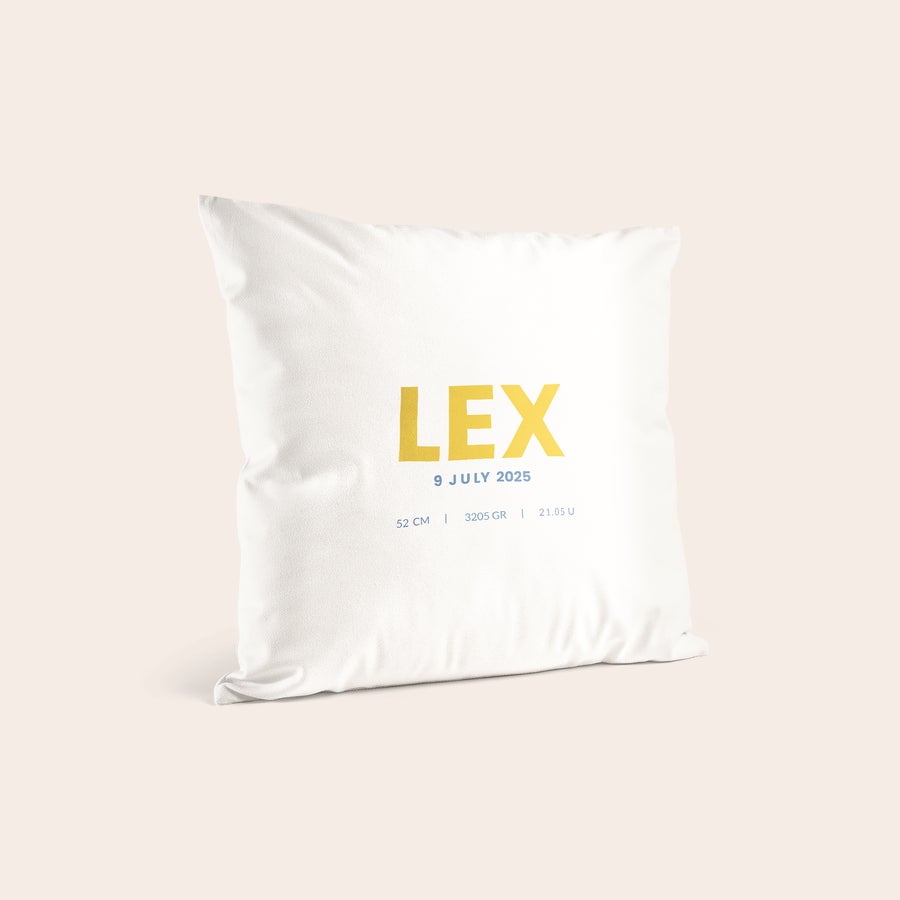 Coussin de naissance bébé personnalisé - 40x40 cm Coussin personnalisé blanc avec le nom LEX imprimé en jaune et la date 9 JULY 2025