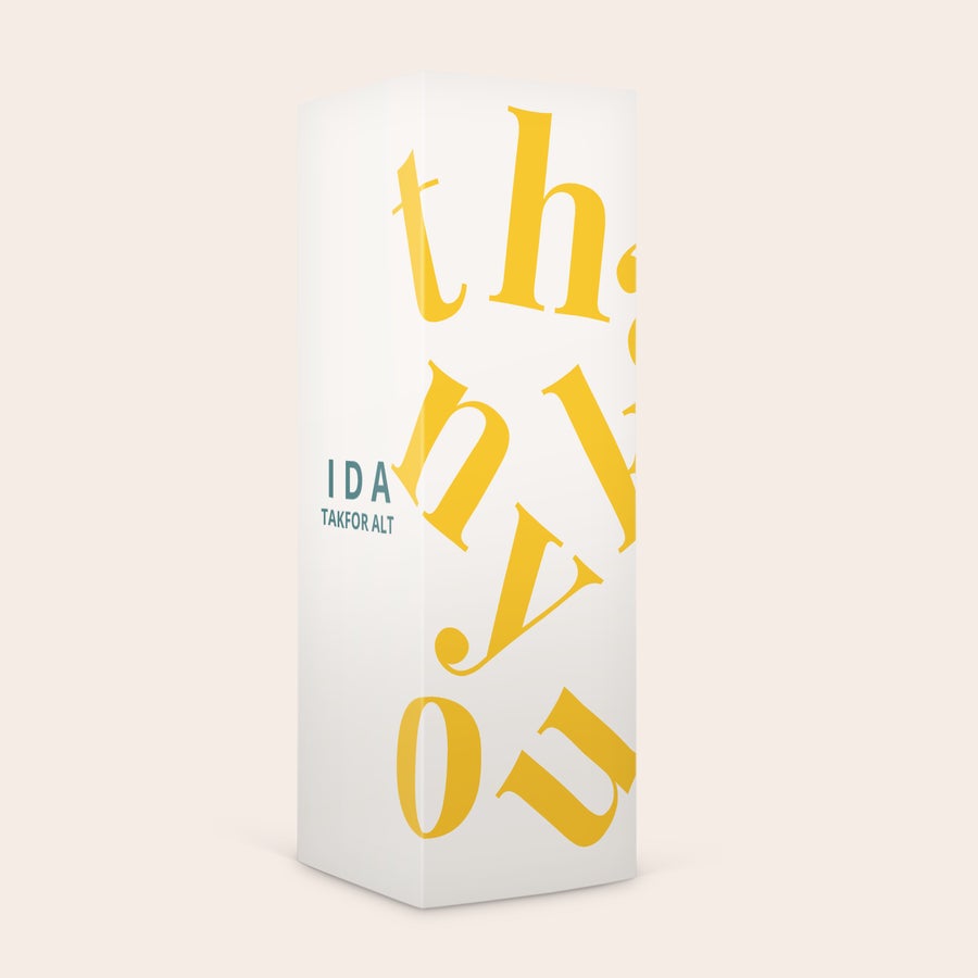 Slikgave med navn og billede Personlig slik gave med Klene lakrids. Hvid emballage med navnet IDA og teksten TAK FOR ALT, trykt.