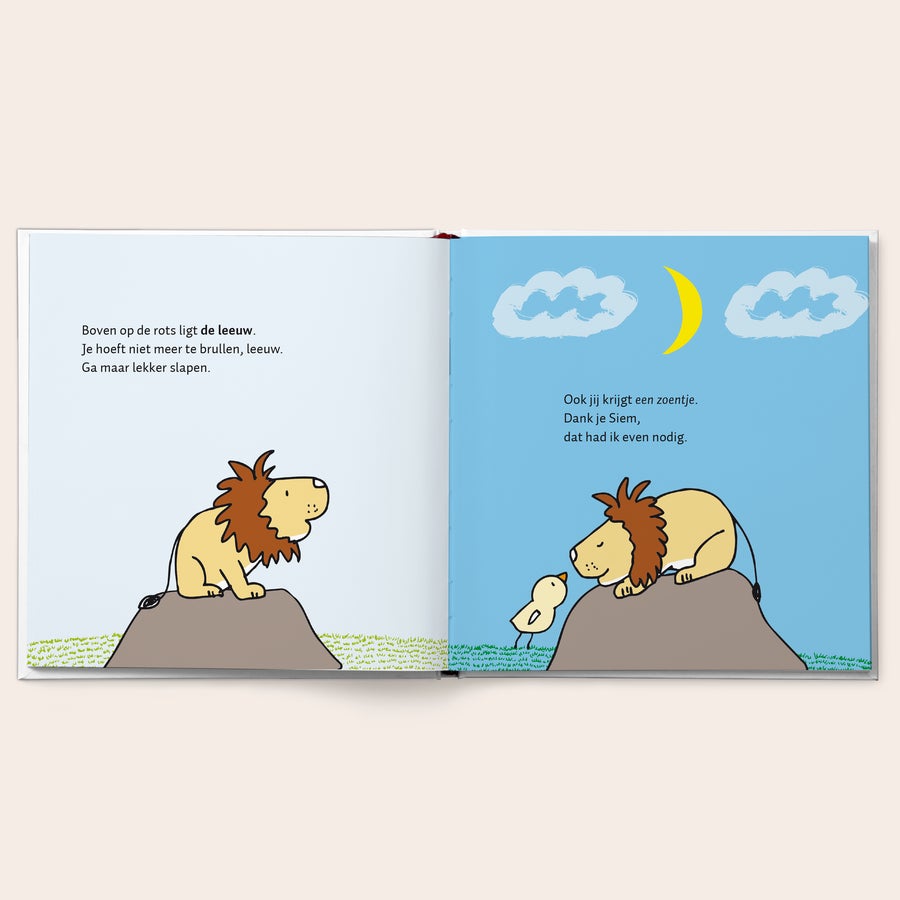 Boek "100 kusjes voor het slapengaan" met naam Welterusten! Een zacht prentenboek met de naam Siem en leeuw-illustraties, gepersonaliseerd met tekst.