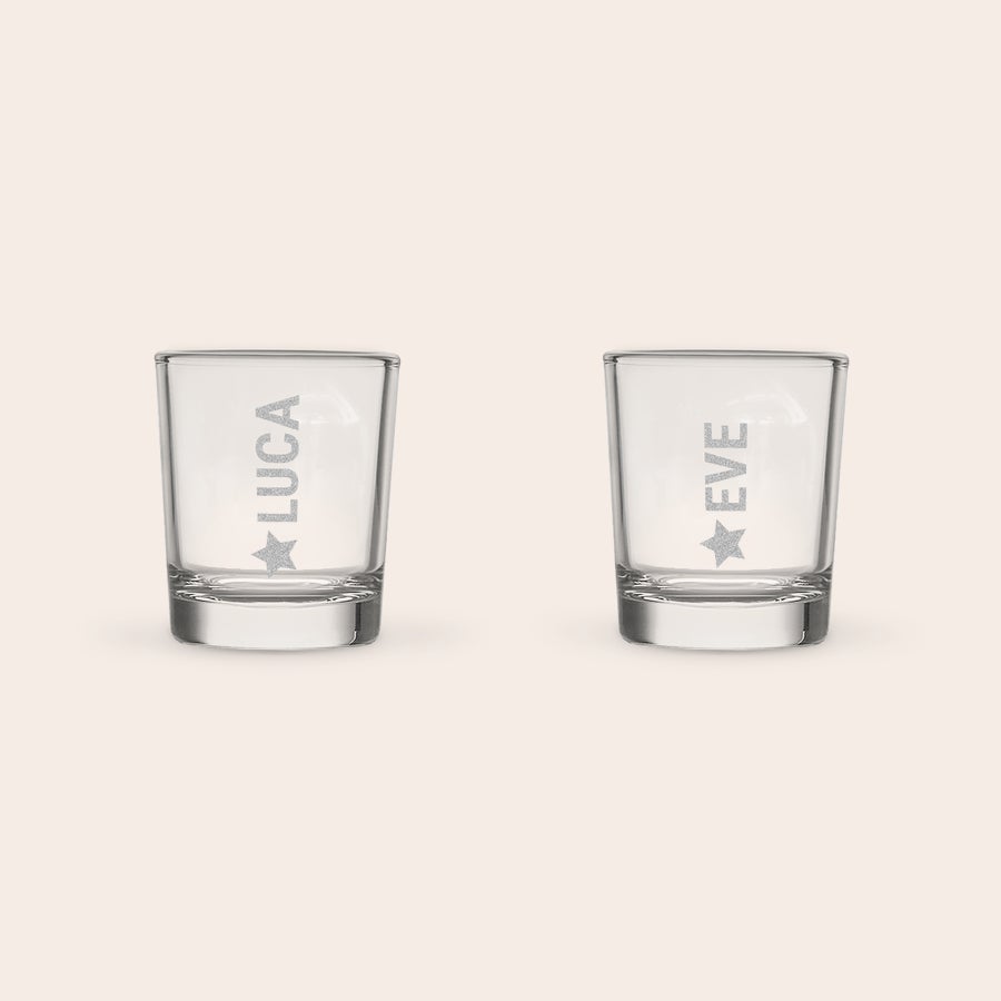 Vasos de chupito Dos vasos de chupito personalizados con los nombres "Luca" y "Eve" grabados con láser, junto a una estrella.