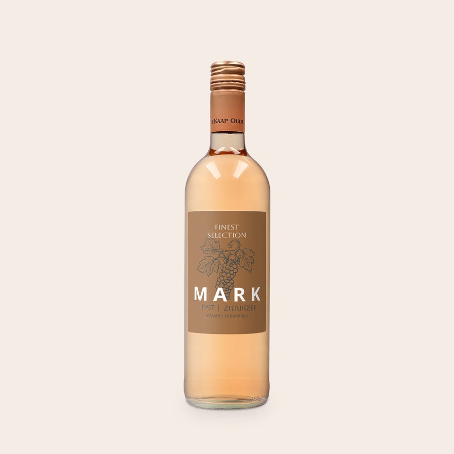 Wijn Oude Kaap Rosé personaliseren Fles Oude Kaap rosé wijn met bruin etiket bedrukt met een druiventros, de naam Mark en jaartal