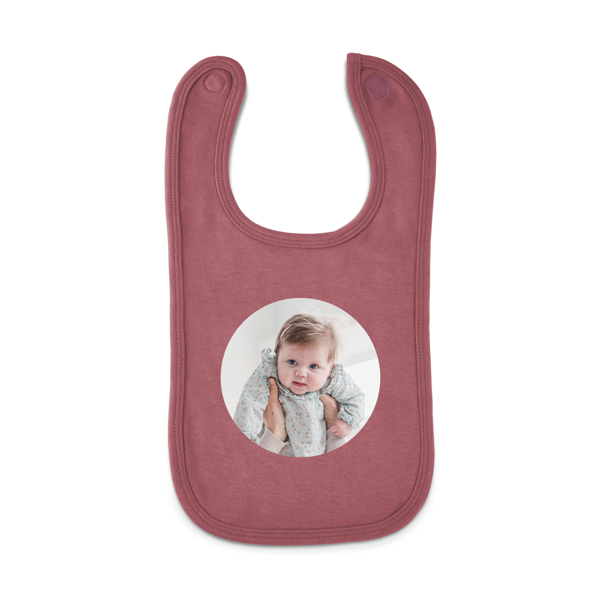 Bavoir bébé rose personnalisé avec la photo imprimée d'un nouveau-né. Plus d'inquiétude, ses jolis vêtements resteront propres !