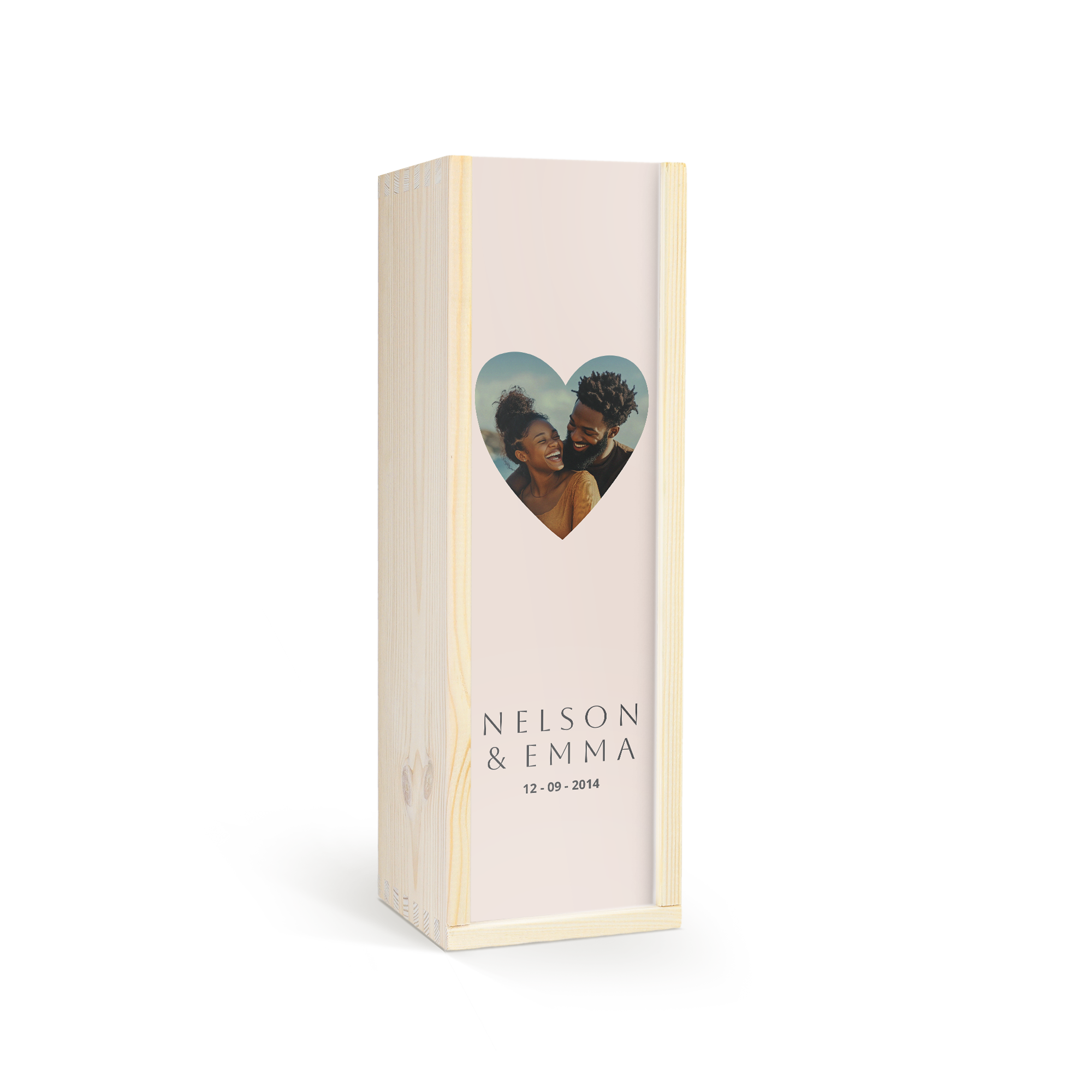 Personalisierte Holzkiste für Riondo Prosecco mit Foto von Paar und Namen Nelson & Emma, Datum 12-09-2014, farbig bedruckt. Das perfekte Weingeschenk.