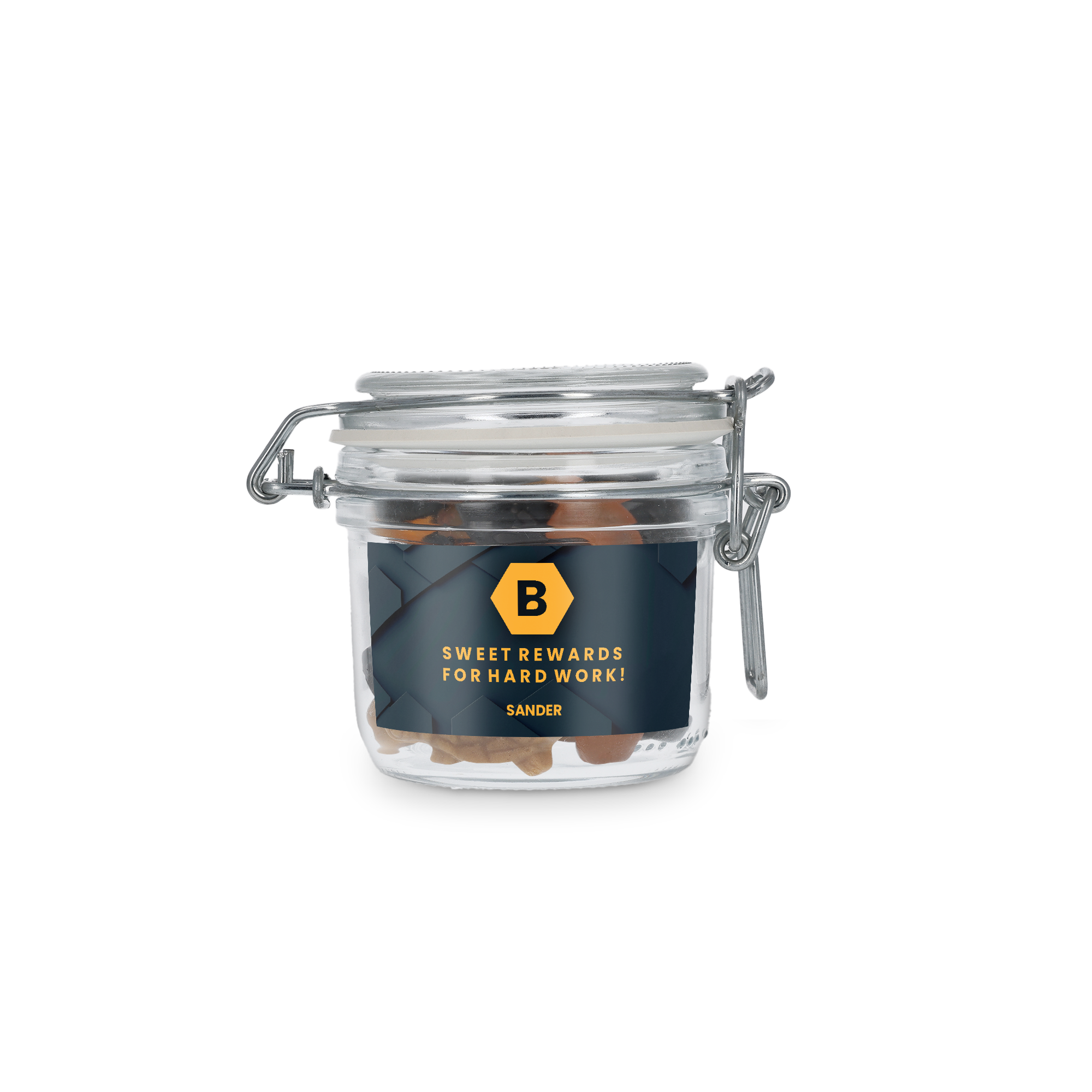 Glaskrukke fyldt med lakrids med personlig etikette printet med initial og teksten "Sweet Rewards for Hard Work!" og navnet "Sander".